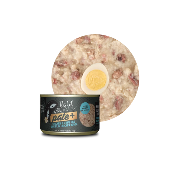 Paté para gatos de pollo y huevo de codorniz en caldo de pollo muestra